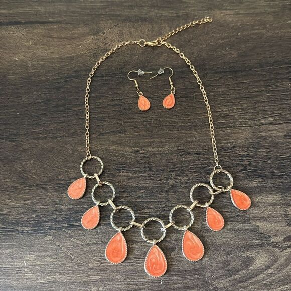 Elegant Gold and Orange Teardrop Jewelry Set - Picture 4 of 5